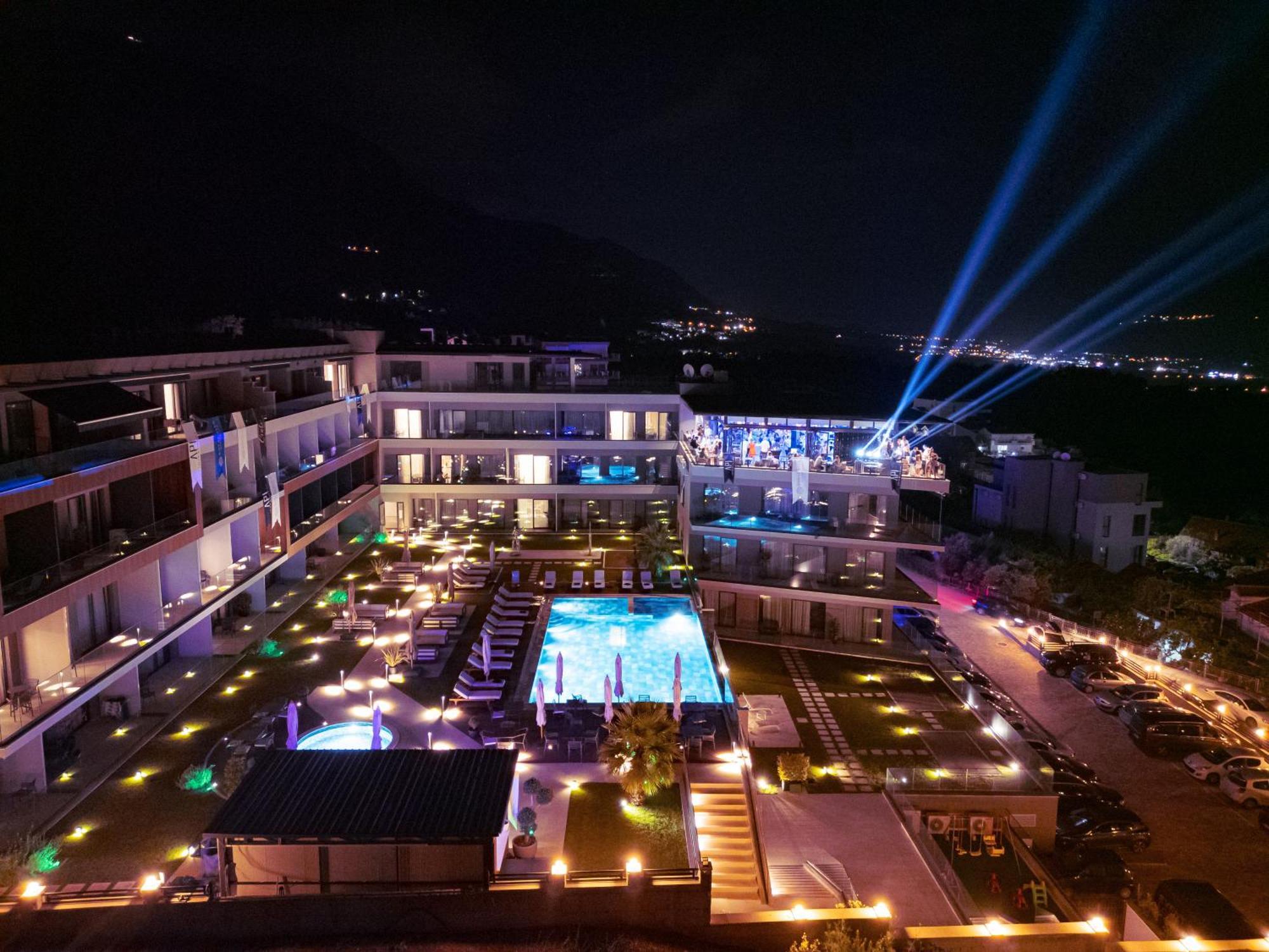 Royal Blue Resort & Residences Kavač Eksteriør bilde